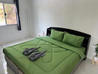 Hillside Sunset Home - Calm and Authentic Area - 7