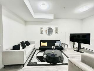 Downtown Townhouse Free Parking near SkyTrain - 6