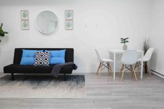 Downtown Townhouse Free Parking near SkyTrain - 2