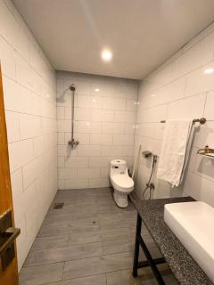 Private Suite with Private entrance - self check-in f-8 - private parking - 3