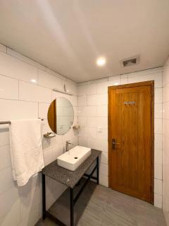 Private Suite with Private entrance - self check-in f-8 - private parking - 1