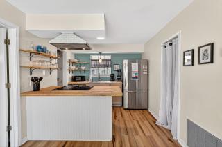 Charming Coastal Retreat Near the Beach - 1