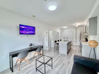 Downtown Condo near Vancouver Skytrain - 8