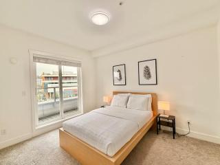 Downtown Condo near Vancouver Skytrain - 7