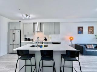 Downtown Condo near Vancouver Skytrain - 5