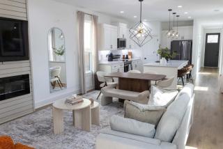 Entire Home Near Downtown Dallas with Balcony & Patio - 6