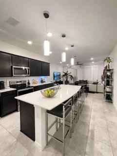 The Gallery House Curated Modern Stay - 6