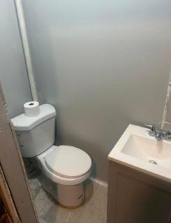 Grove 4- Queen bed with Private bathroom - 3
