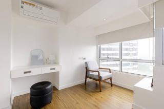 2 BR Luxe Manila Golf View Loft in BGC - Manila - 8