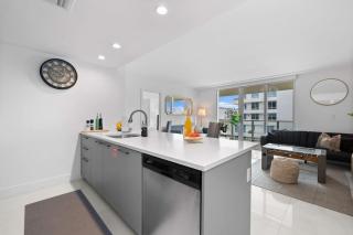 Luxury Condo with Rooftop Pool - 5-Min to Beach - 5