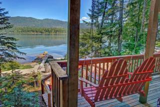 Lake Wenatchee Getaway - Lakefront Weekend Hideout Villa - 6