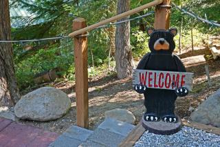 Lake Wenatchee Getaway - Lakefront Weekend Hideout Villa - 4