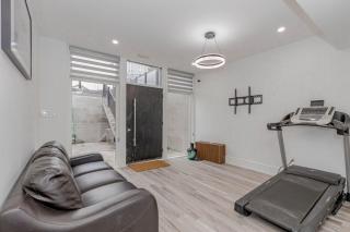 Entire 2BR Apt, In Eastern Toronto, Steps to Subway Include Free Parking - 6