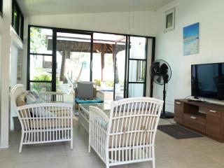 Private Pool Villa - 3 BR - 5 min Center - Quiet - 6