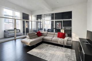 Warner McWhirters Apartments - 0