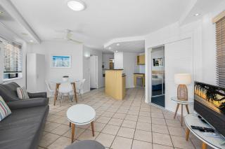 Mooloolaba Resort next to beach 2BR apartment - 5