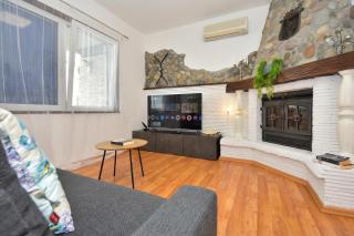 Holiday Home Seafront Escape - Happy Rentals - 6