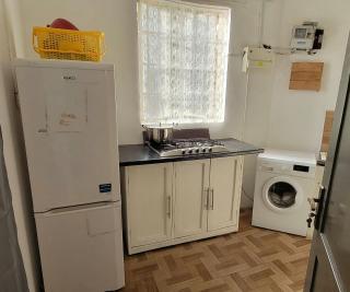 2 spacious double rooms available in a 3 bed fully furnished secure and modern apartment in the CBD - 1