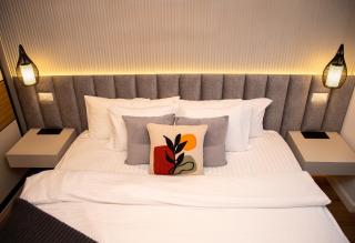 Premium Downtown Fountain View - 1