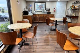 Super 8 by Wyndham Booneville - 7