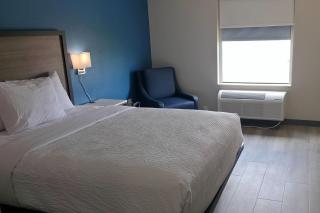 Baymont by Wyndham Louisville Southwest - 7
