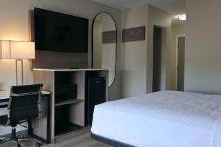 Baymont by Wyndham Louisville Southwest - 4