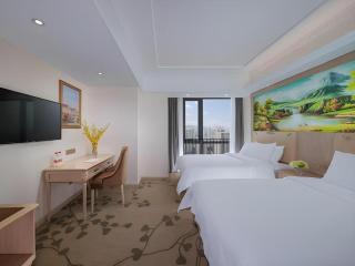 Vienna Hotel Chongqing Yangjiaping Pedestrian Street Light Railway Station - 1