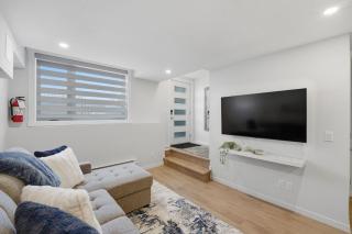 Livingston Haven - Modern 1BR Private Suite - 3