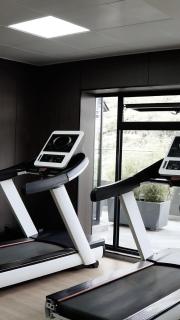 1 bedroom apartment with heated pool and gym - 6