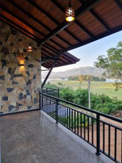 OASIS Victoria Lounge! - 3