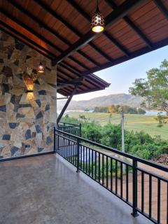 OASIS Victoria Lounge! - 6