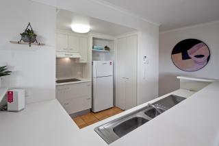 Golden Hour Noosa Walk to Main Beach & Hastings St - 6