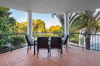 Golden Hour Noosa Walk to Main Beach & Hastings St - 4