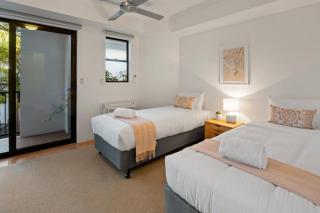 Golden Hour Noosa Walk to Main Beach & Hastings St - 1