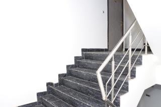 Hotel Red Stone - 3 Mins from Railway Station and 5 Mins from Metro - 6