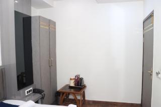 Hotel Red Stone - 3 Mins from Railway Station and 5 Mins from Metro - 2