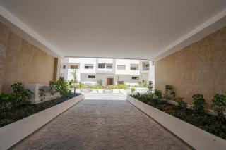 Modern 2BR Apartment Near Beach Free Parking Fast WiFi Balcony - 9