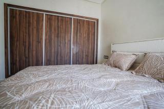 Modern 2BR Apartment Near Beach Free Parking Fast WiFi Balcony - 1