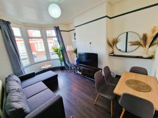 Spacious 4BDR Home Near Anfield & City Centre - 0