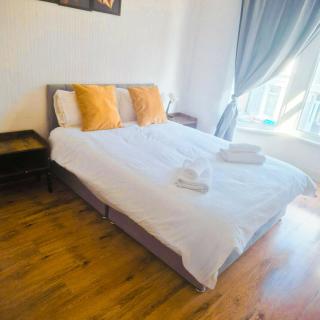 Spacious 4BDR Home Near Anfield & City Centre - 2
