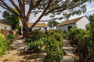 Hollywood Gem - 3BR House with Free Parking and Outdoor Space - 8