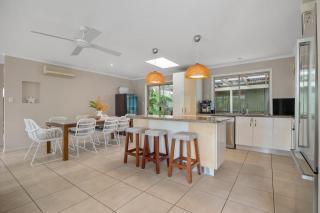 Noosa Sunrise - Pet-friendly with Pool - 7