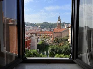 A47 Ancona, quadrilocale in pieno centro - 0