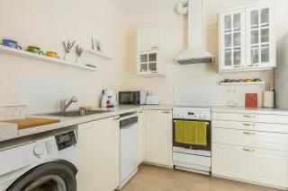 Charming Light-Filled 2BR Near Park and NDK - 5