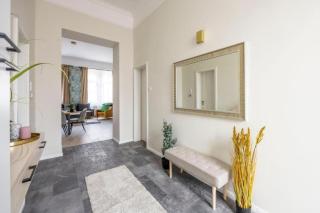 Elite Downtown Retreat for Families & Friends - 6