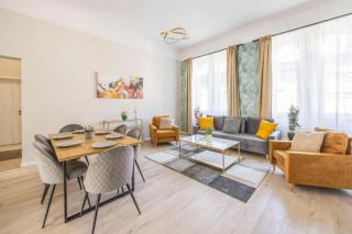 Elite Downtown Retreat for Families & Friends - 9