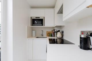 Unique 2BDR with private Patio in Battersea - 9
