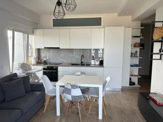 Didi's Sea View Apartment - 4