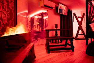 La Suite Kinky - Spa privé et Donjon de luxe - 3