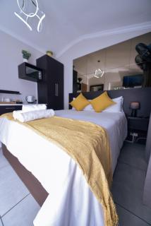 Royal Palms Guest House - 7